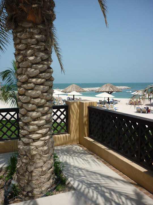Pool dirket am Stand- Hilton Resort und Spa Rixos Al Mairid Ras Al Khaimah