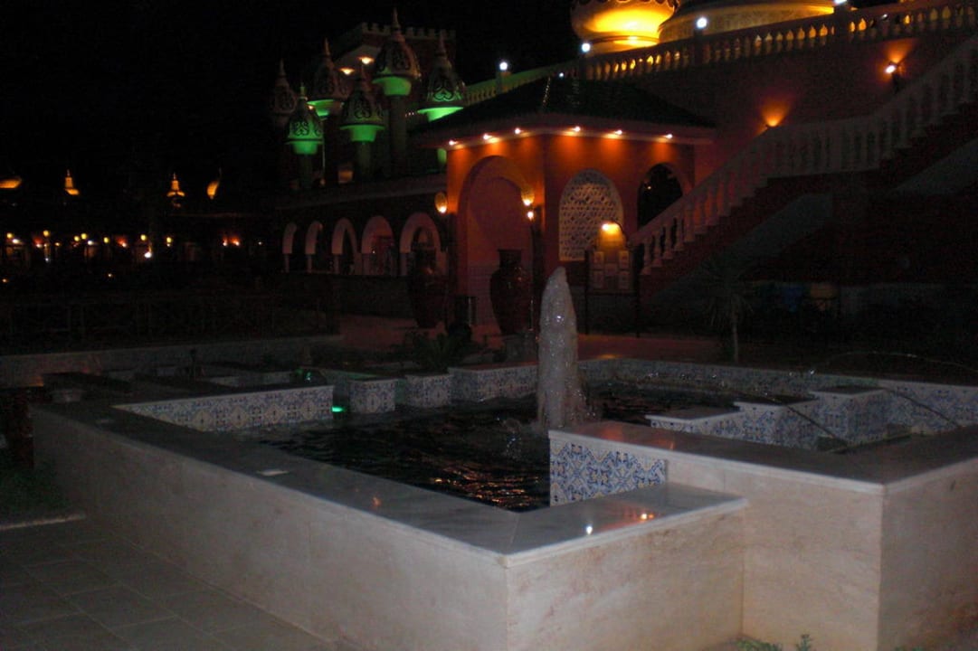 Brunnen im Innenhof Pickalbatros Alf Leila Wa Leila Resort - Neverland Hurghada