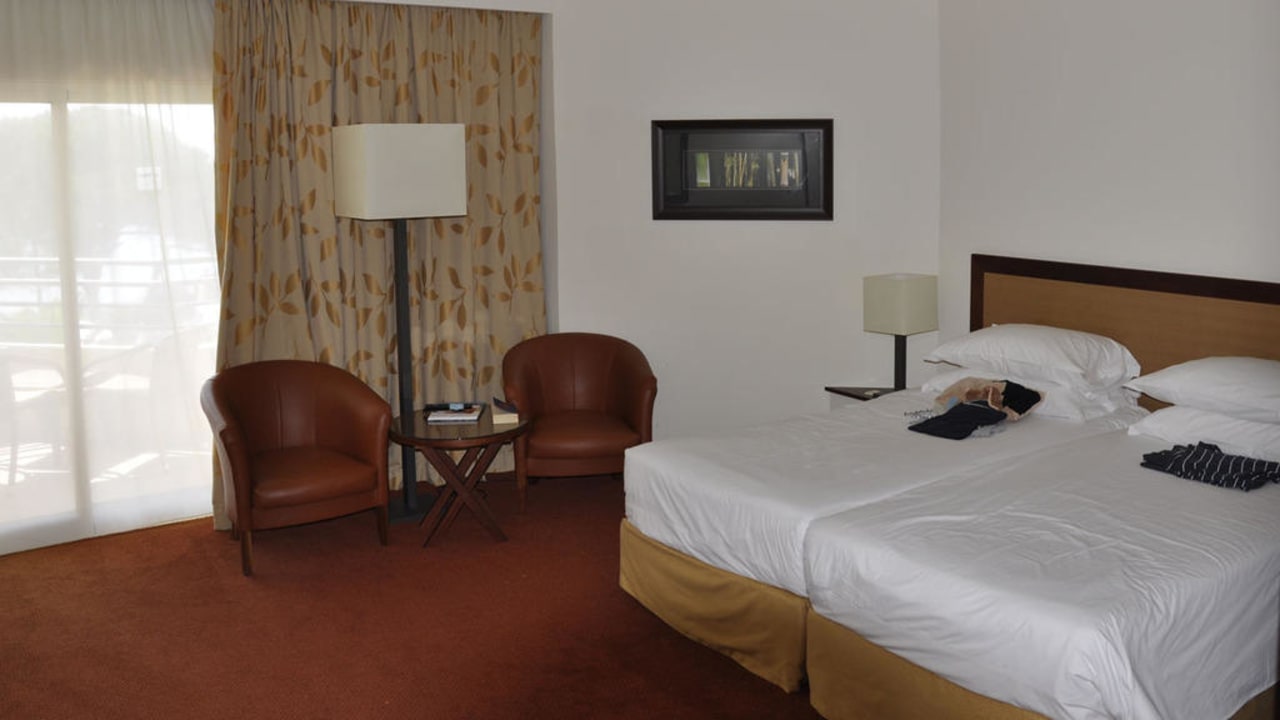 Blick ins Superior Zimmer PortoBay Falésia