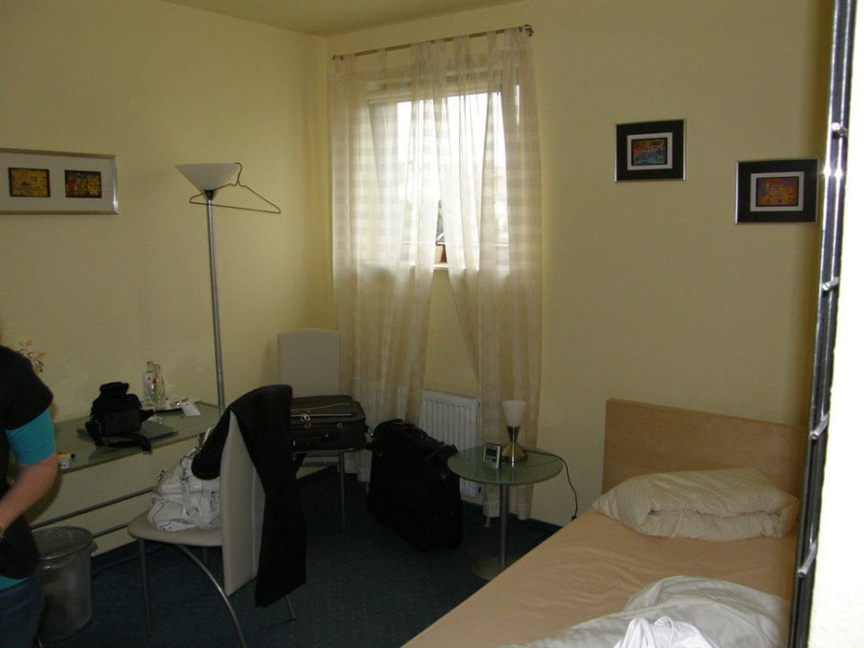 nicht sehr groß mit kleinem Fenster Hotel Garni An der Weide