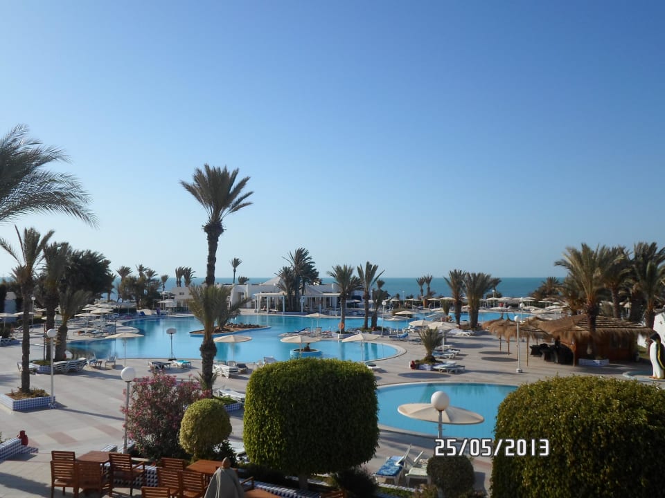 Der große Salzwasserpool (Aussicht vom Restaurant) Hotel El Mouradi Djerba Menzel