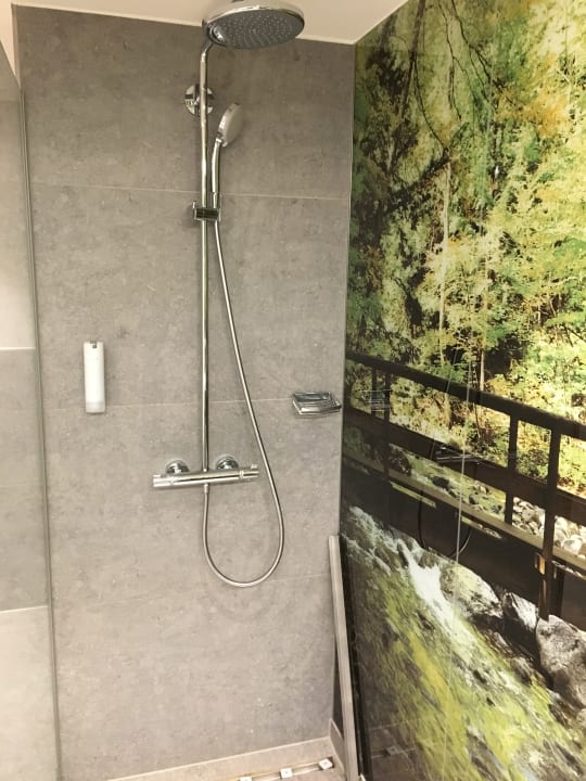 Dusche mit Regenwalddusche Hotel Dorint Resort & Spa Bad Brückenau