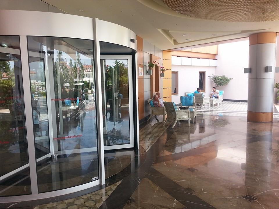 Eingang Hane Family Resort