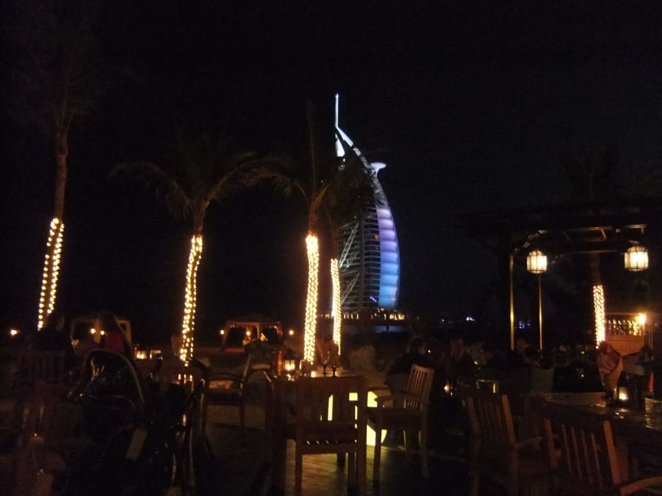 Am Strand bei Nacht Jumeirah Mina Al Salam