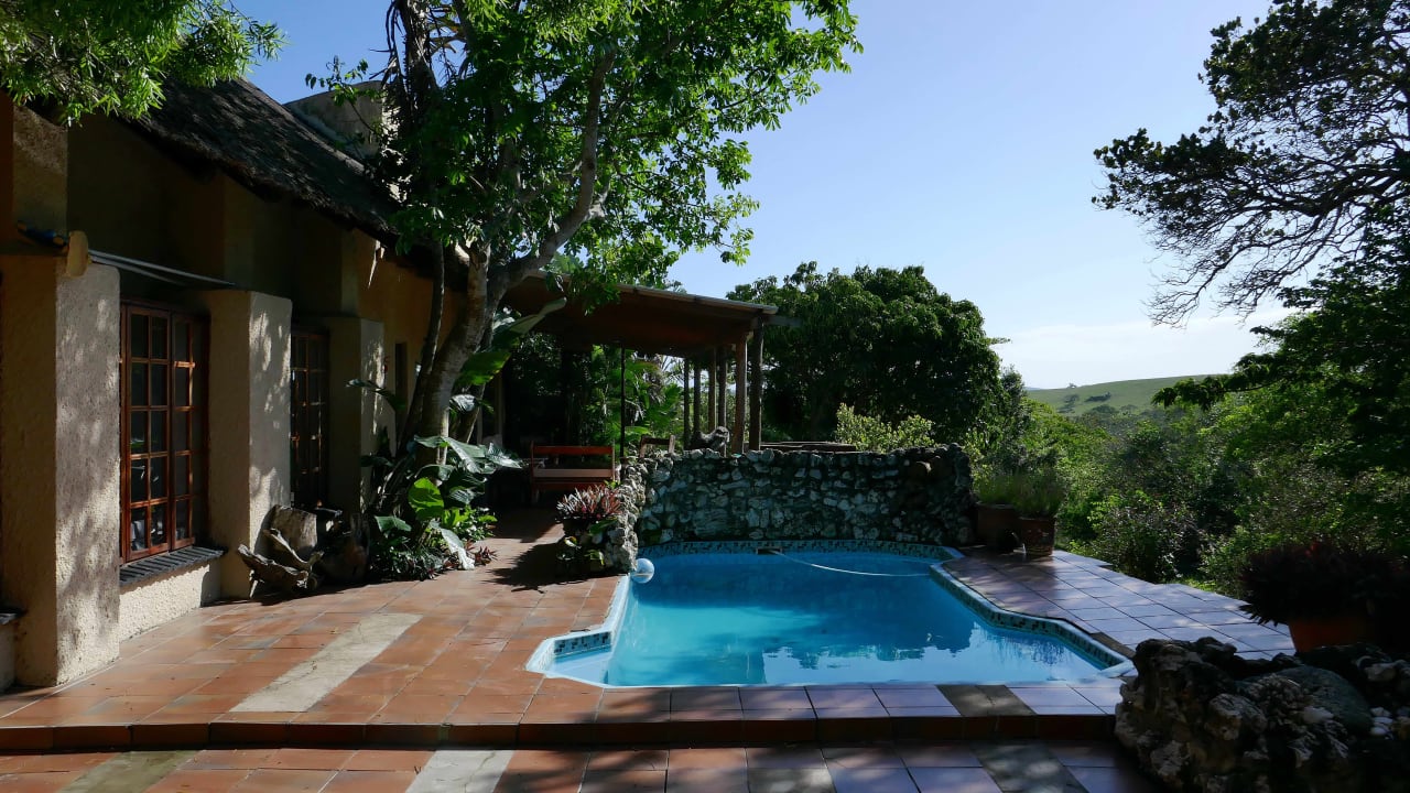 Pool Kosi Moon Bed and Breakfast