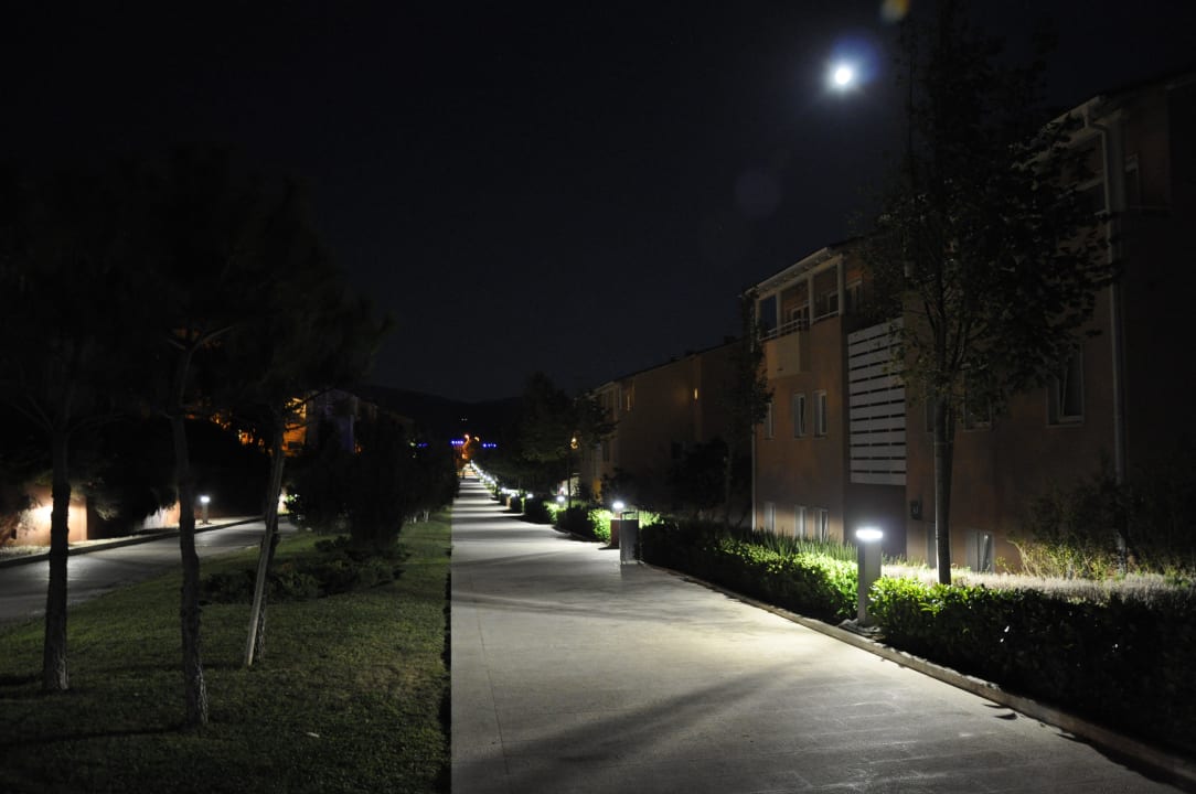 Bei Nacht Wyndham Grand Novi Vinodolski Resort - The View & Family Apartments