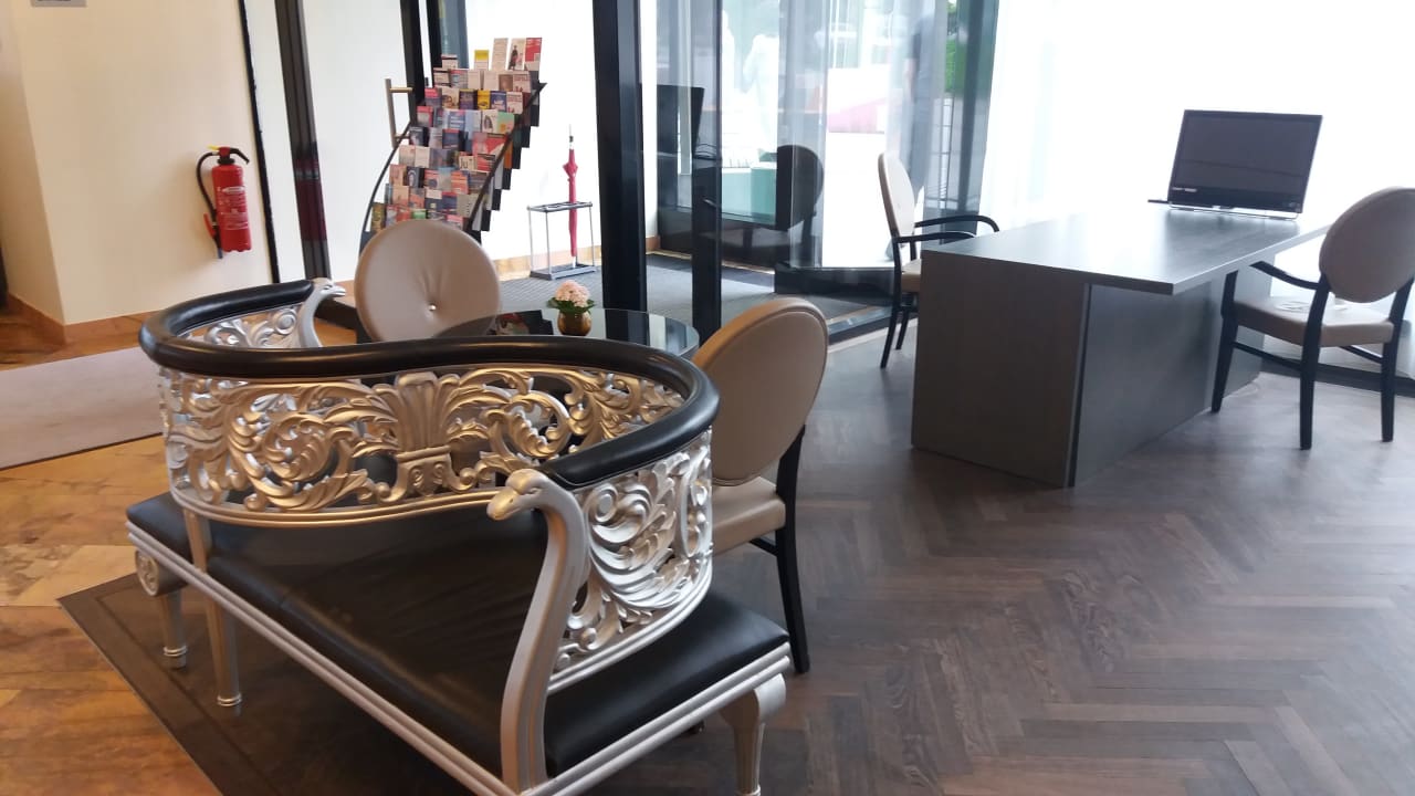 Schöne Lobby mit Sitzgelegenheiten ARCOTEL Onyx Hamburg