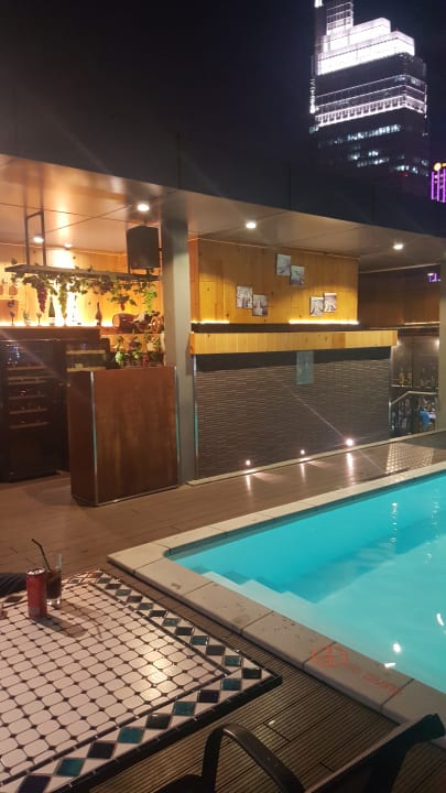 Pool abends Millennium Boutique