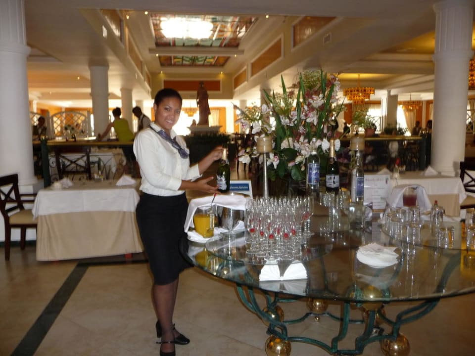 Eingang Restaurant Bahia Principe Luxury Esmeralda
