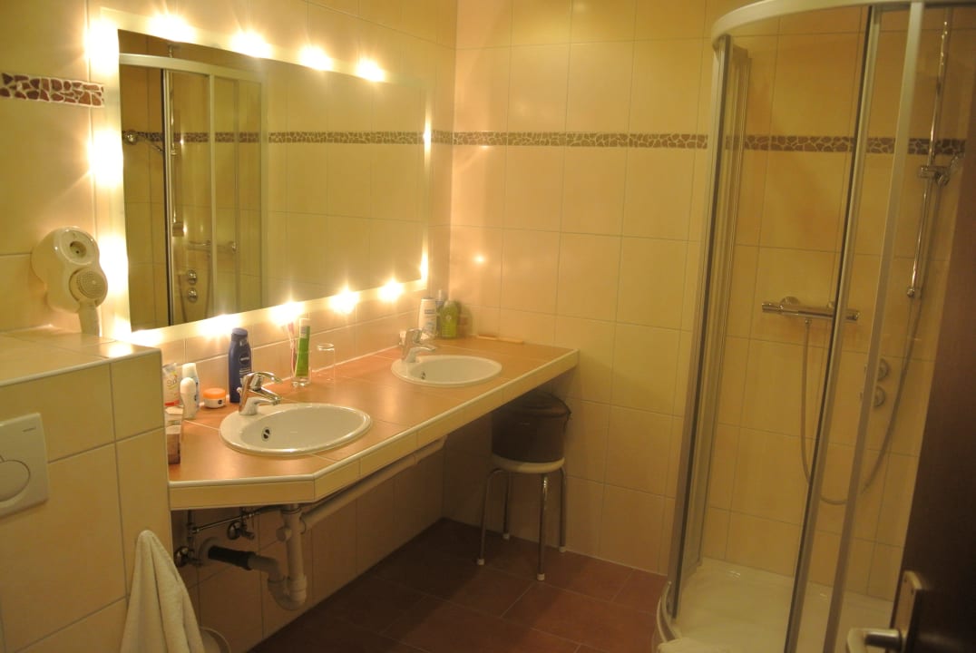 Sehr modernes Badezimmer Hotel Waldeck