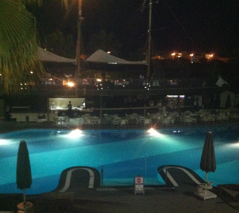 Poolaanlage Abend Can Garden Resort