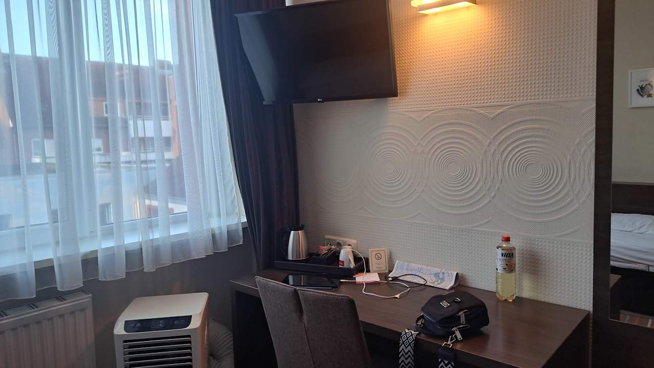 Zimmer Hotel home
