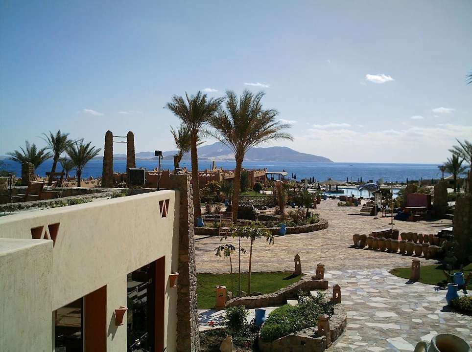 Blick auf Tiran Island Hotel Hauza Beach Resort