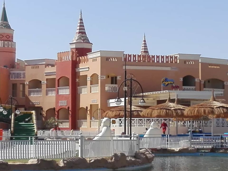 Super  Sea Beach Edge By Rotana