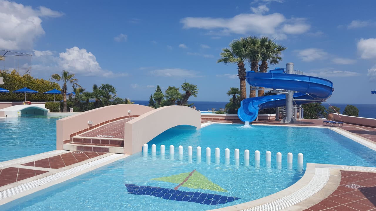 Pool oberhalb der Bungalows  Mitsis Rodos Village