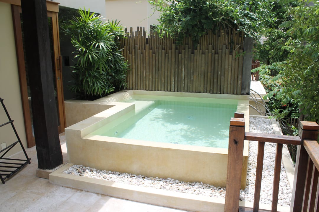 Eigener Whirlpool auf der Terrasse Anantara Rasananda Koh Phangan -  Villas