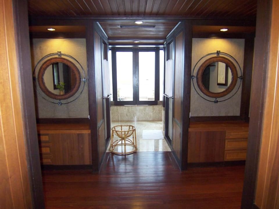 Beachvilla / Ankleide mit Blick aufs Bad Hotel Pangkor Laut Resort/Estates