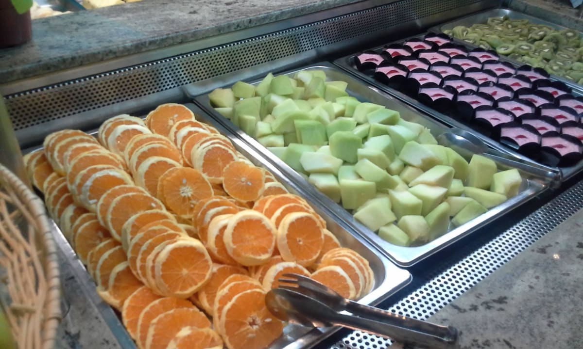 Frisches Obst mundgerecht zubereitet Hotel Kalithea Mare Palace