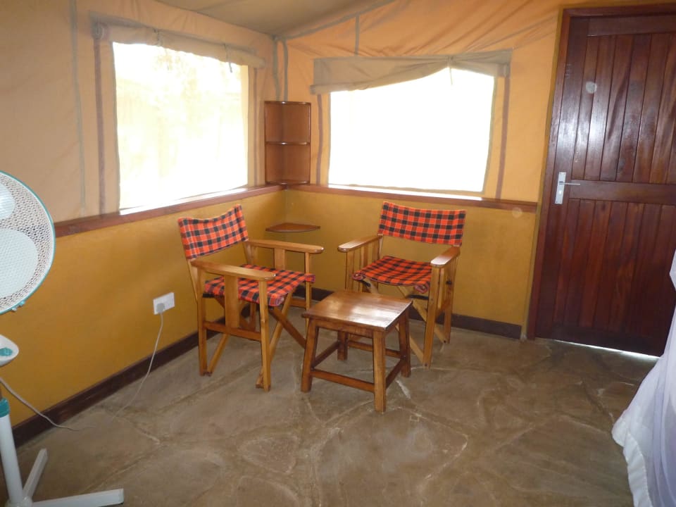 Sitzecke im Zimmer Sentrim Tsavo Lodge