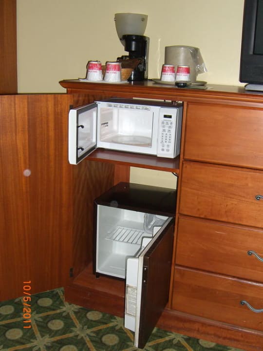 Kaffeemaschine, Mikrowelle. Kühlschrank, alles da Hotel Ramada Limited Santa Barbara