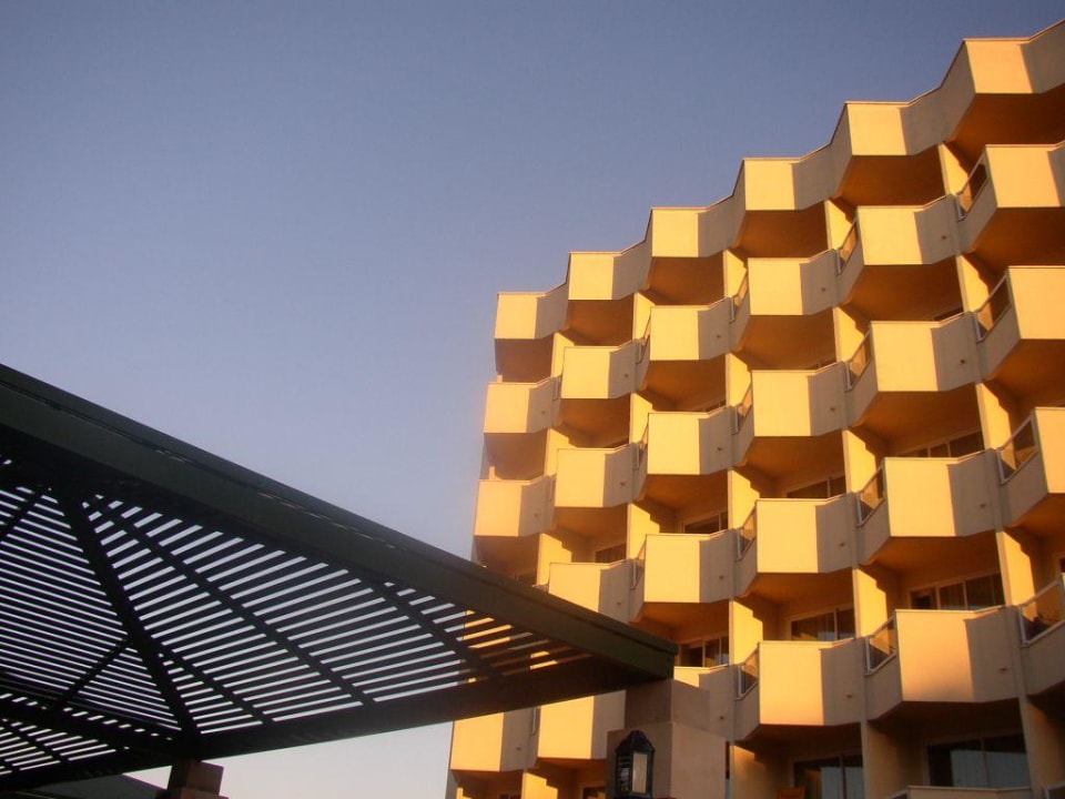 Hotelkomplex in der Abendsonne allsun Hotel Borneo - Adults only