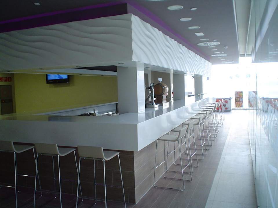 Poolbar HD Beach Resort