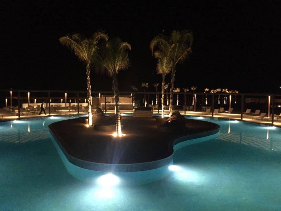 Pool bei Nacht Miraggio Thermal Spa Resort