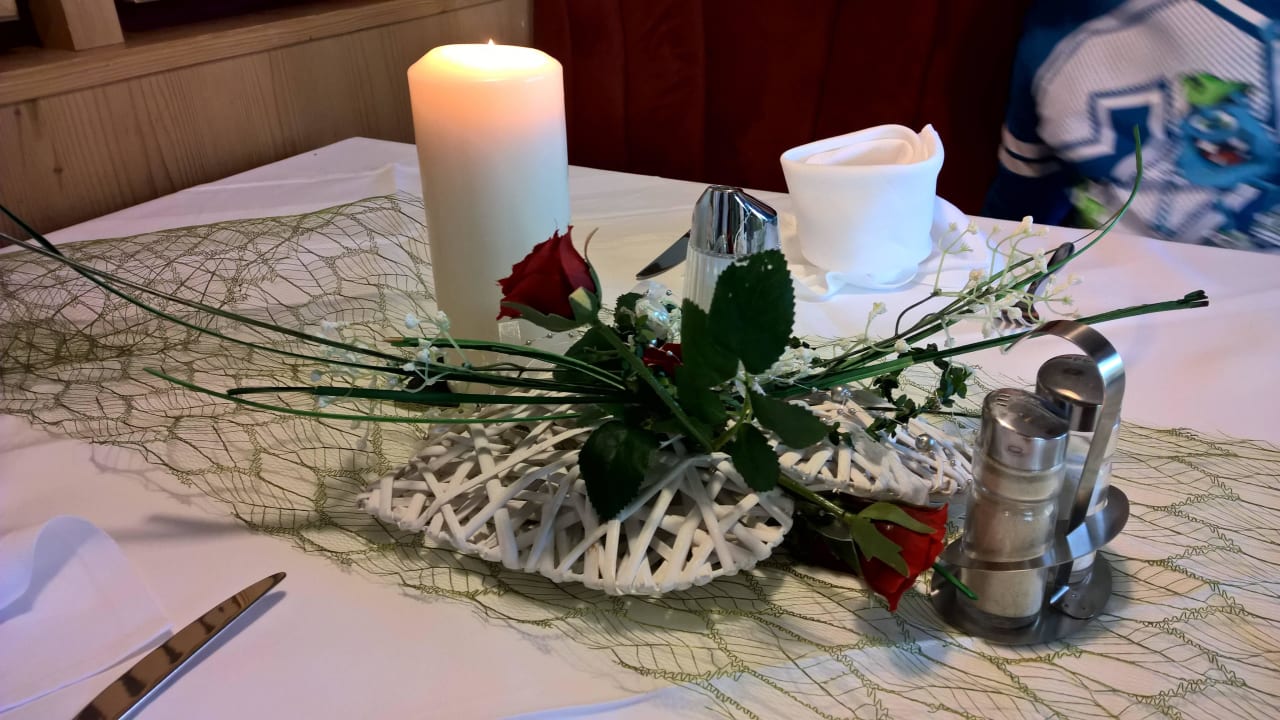 Geburtstags-Deko am Tisch Lisi Family Hotel Reith bei Kitzbühel