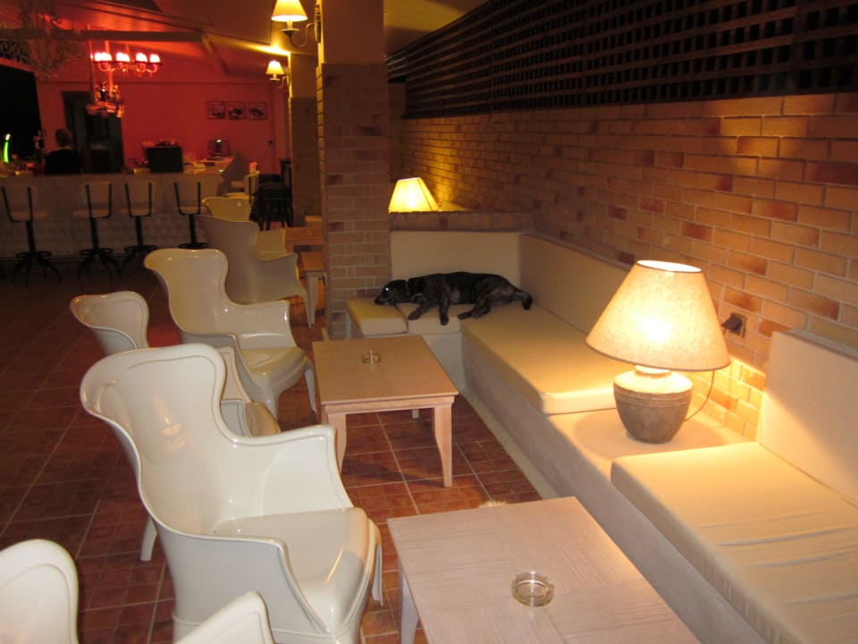 Вечерний отдых в пляжном баре Istion Club & Spa