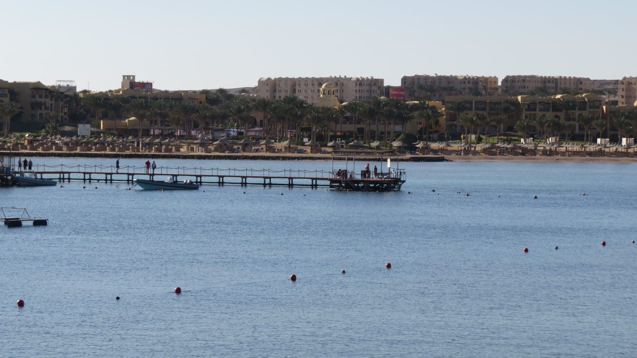 Blick vom Hotel richtung Steeg und anderen Hotels Steigenberger Coraya Beach - Adults only