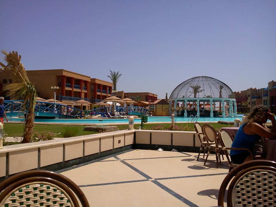 Przy restauracji Hotel Titanic Palace