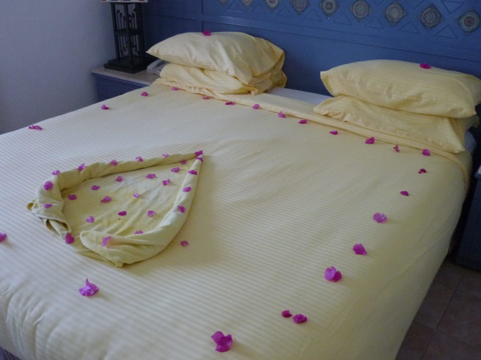 Eine nette Überraschung des Roomboys. SUNRISE Royal Makadi Resort