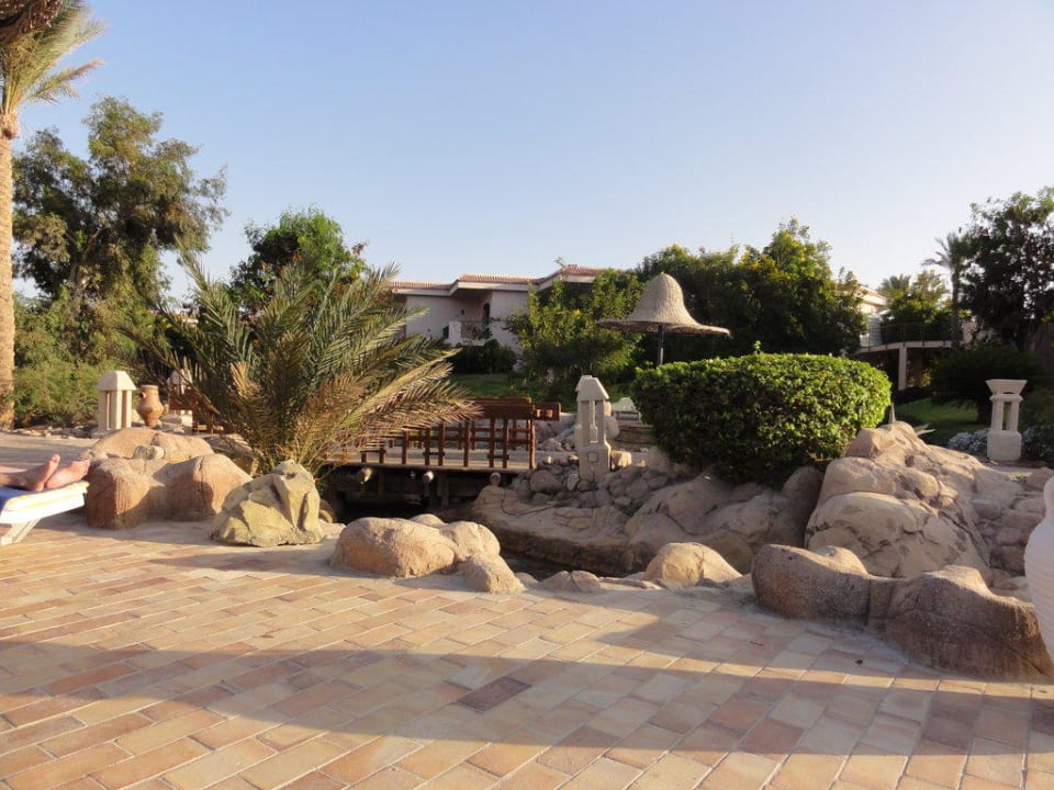 Ogród Parrotel Beach Resort