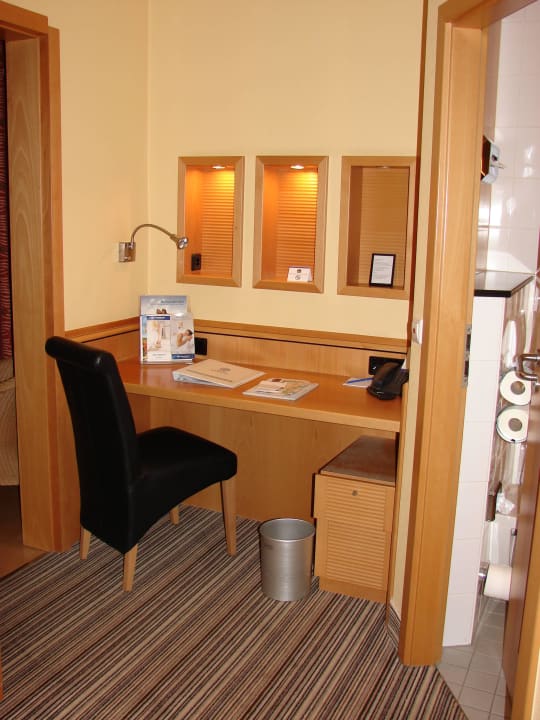 Vom Sclafzimmer getrennter Arbeitsbereich Best Western Hotel Bremen City