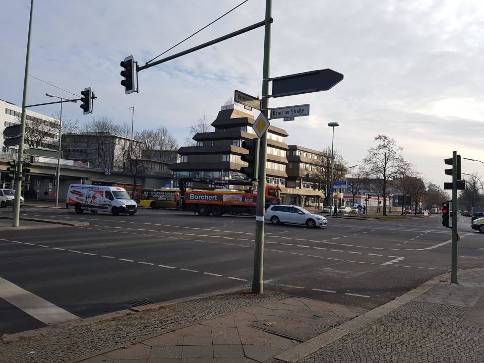 Kreuzung gegenüber Hotel Hotel Central Tegel