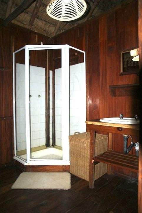 Blick ins Badezimmer Macuacuane Lodge