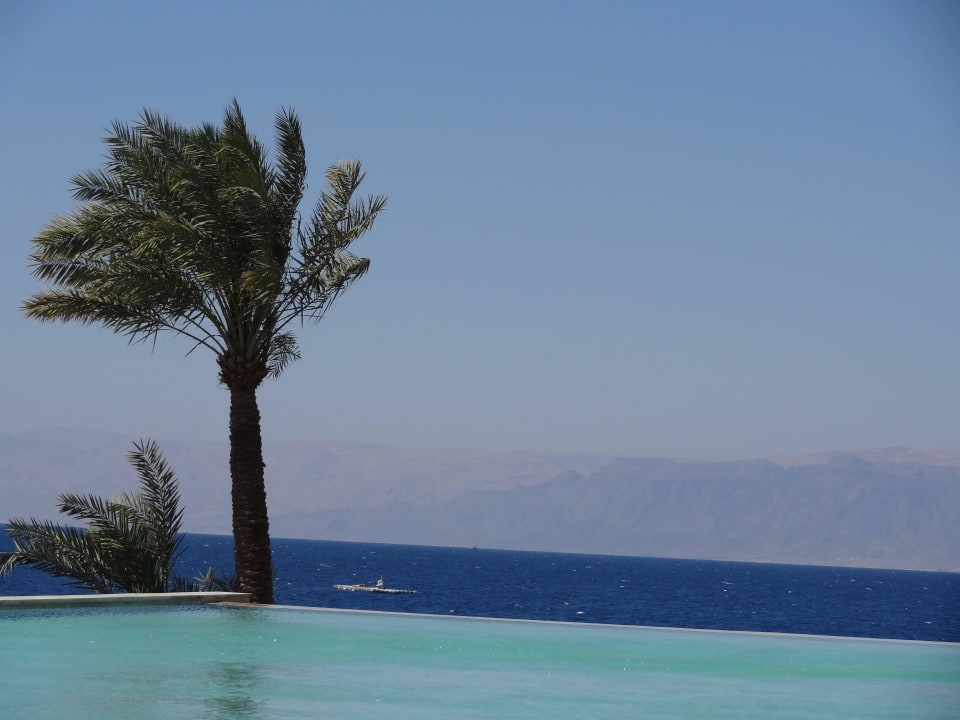 Pool mit Meer im Hintergrund Hotel Marina Plaza Tala Bay