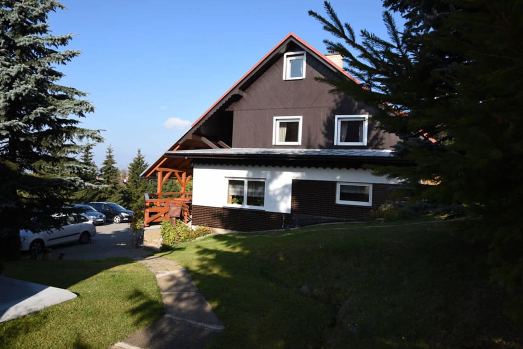 Haupthaus mit Gaststube Pension na Sychrově