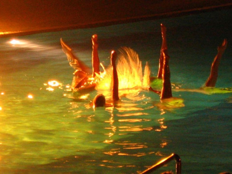 Pool-Party am Abend Can Garden Resort