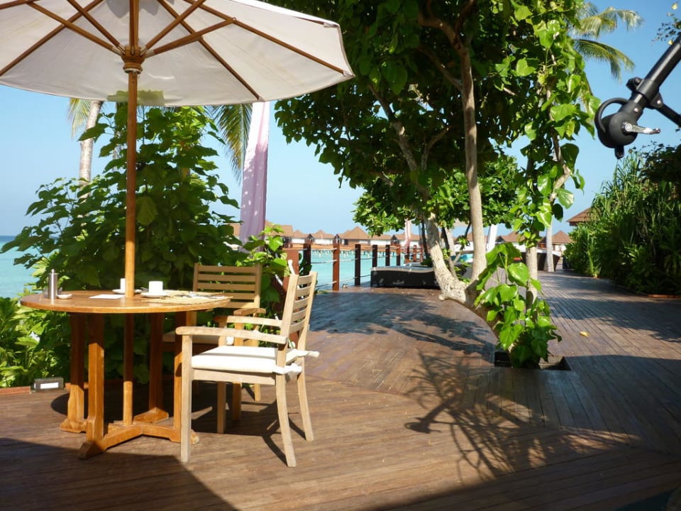 Frühstücksterrasse ROBINSON MALDIVES