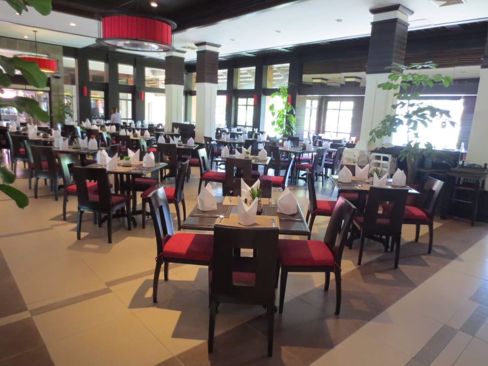 Innenrestaurant für Frühstück Courtyard by Marriott Phuket, Patong Beach Resort