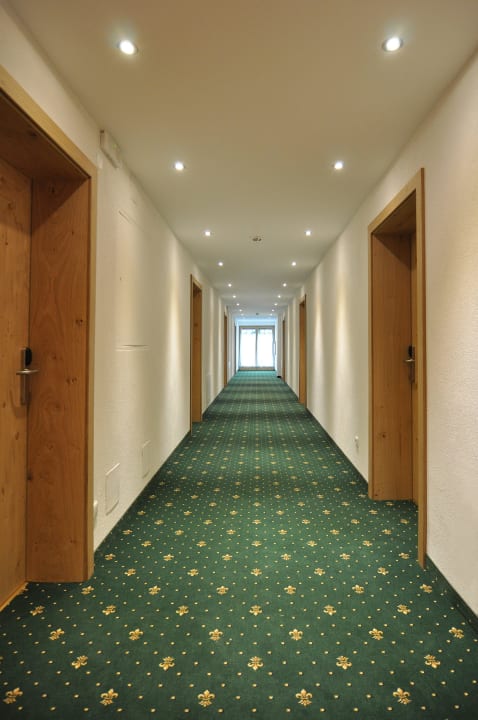 Gang Kaiserhotel Kitzbüheler Alpen