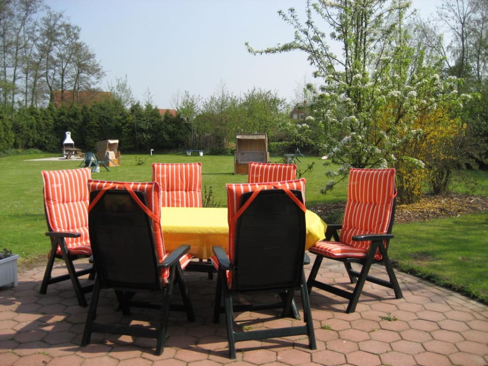 Der große Garten Hotel Garni Landhaus Uttum