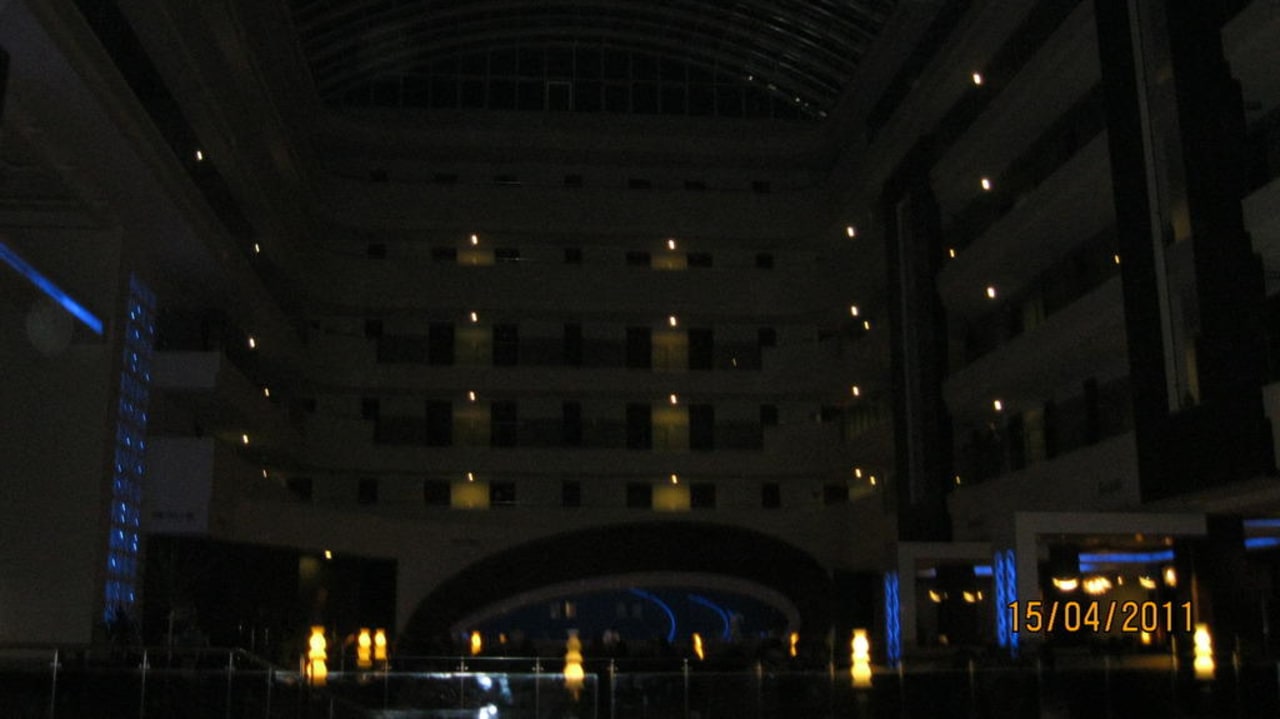 Eingangsbereich bei Nacht  Seaden Sea World Resort & Spa