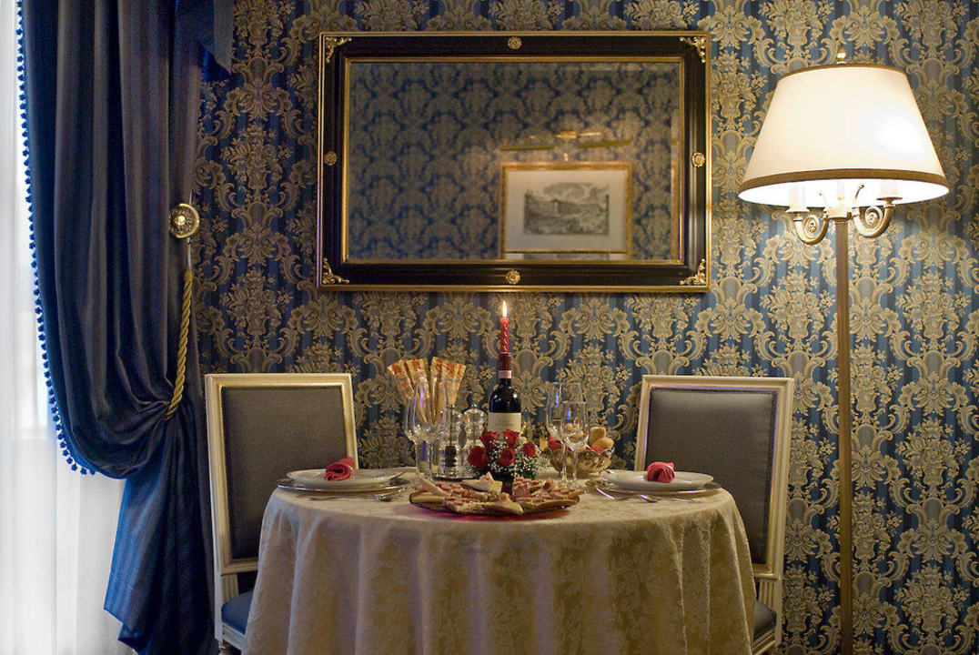 Salotto Suite Antico Alibert Hotel Manfredi Suite in Rome