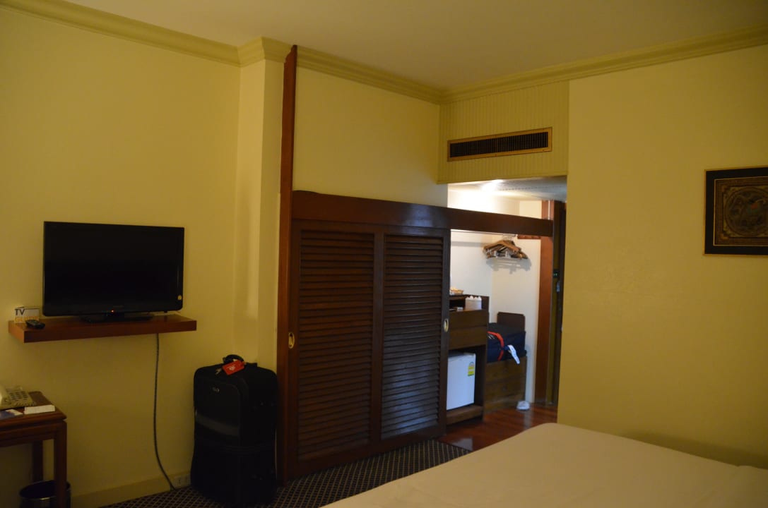Blick durchs Zimmer The Tawana Bangkok