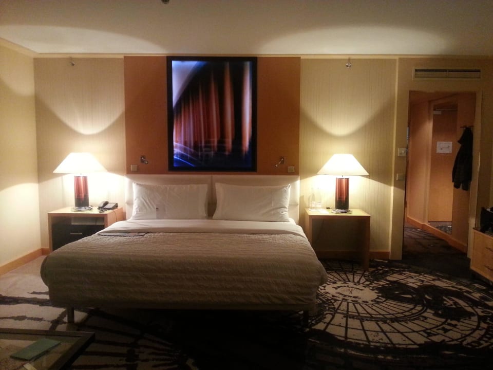 Junior Suite - Bett Hotel Le Méridien München