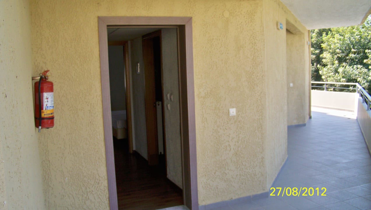 Wejście do pokoju z tarasu alltoura Club Hotel Poseidon Palace