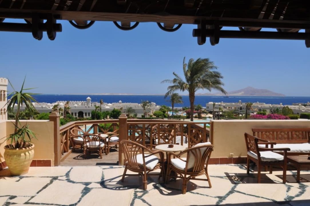 Hotel, widok z recepcji  Charmillion Club Resort