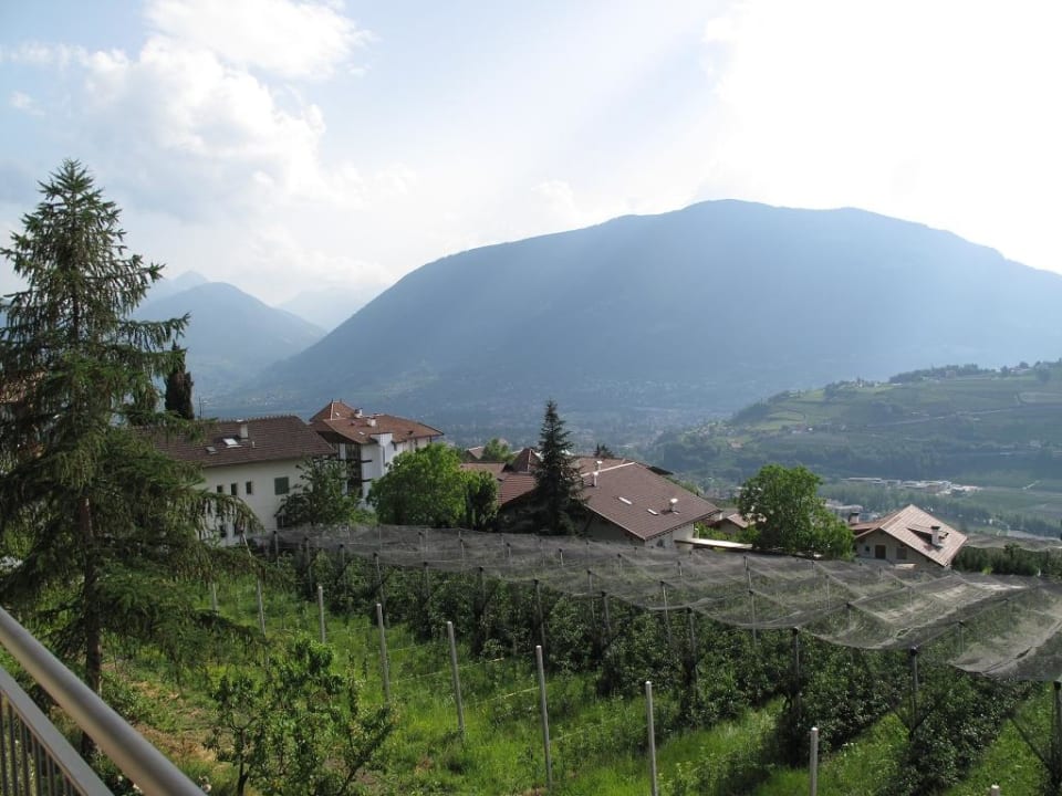 Panoramazimmer Blick nach Meran Hotel Astor